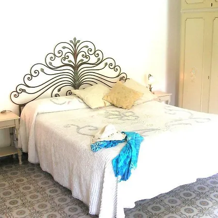 Casa Guadagno فندق 2*